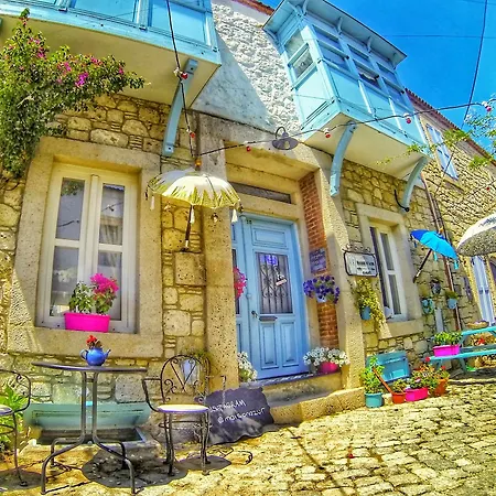Maison D'azur Hotel