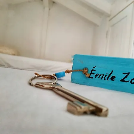 Maison D'azur Hotel 2*