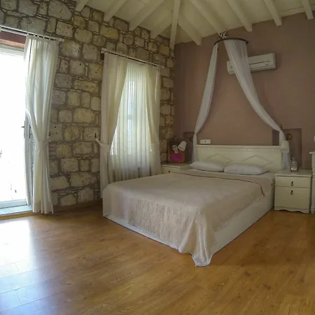Hotel Maison D'azur 2*