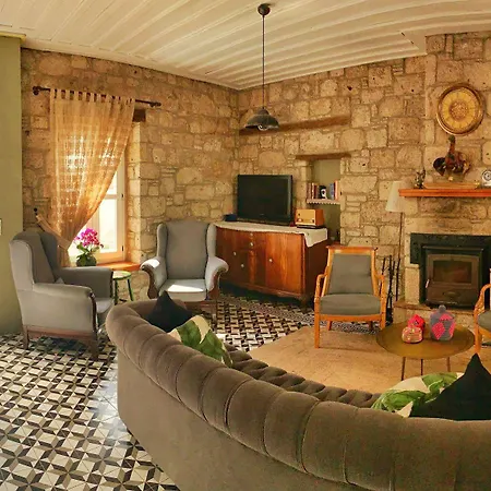 Maison D'azur Hotel 2*