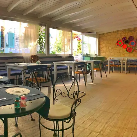 Maison D'azur Hotel