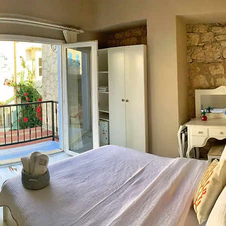 Maison D'azur Hotel 2*