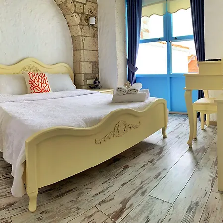 Maison D'azur Hotel